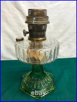 1930s ALADDIN GREEN/CLEAR CORINTHIAN KEROSENE OILLAMP -MODEL 21C BURNER