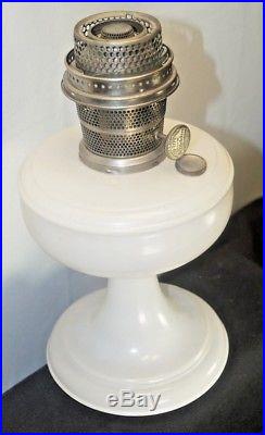 1932 33 Aladdin Venetian White Moonstone Kerosene Oil Table Lamp No Chimney