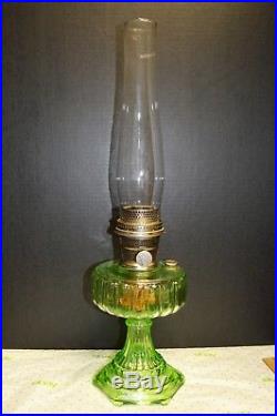 1934 ALADDIN GREEN CRYSTAL CATHEDRAL Lamp #108 Nu-Type B Burner Lox On Chimney