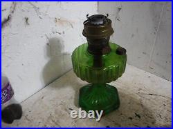 1935 Aladdin Corinthian Model B-102 Oil Lamp Green Glass Nice Condition