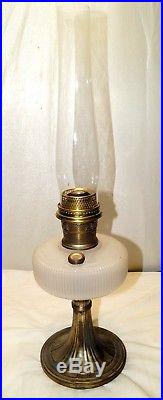 1938 Aladdin QUEEN Alacite Vertique Nickle Plate Base Kerosene Oil Table Lamp