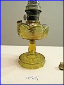 1940's ALADDIN AMBER WASHINGTON DRAPE Plain Stem Lamp Model B Burner 3 line Chim