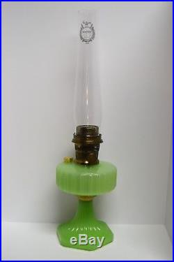 ALADDIN B-111 CORINTHIAN APPLE GREEN MOONSTONE OIL LAMP Nu-Type B Burner 1935