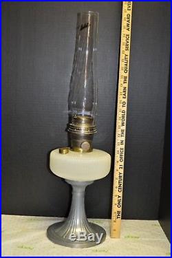ALADDIN B-96 WHITE MOONSTONE QUEEN OIL LAMP Nu-Type B Burner Lox Chimney 1937-39