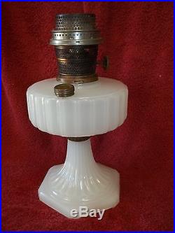 ALADDIN WHITE CORINTHIAN MOONSTONE OIL KEROSENE LAMP ANTIQUE