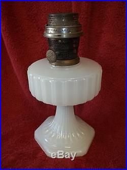 ALADDIN WHITE CORINTHIAN MOONSTONE OIL KEROSENE LAMP ANTIQUE