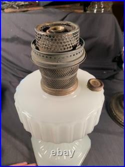 ALADDIN White Font White Foot Corinthian Table Lamp Model B-114 B Burner c1935