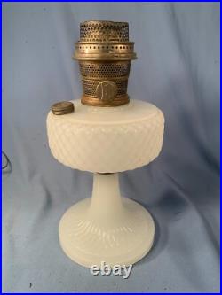 ALADDIN White Quilt pattern Oil Table Lamp Model B-85 B Burner c1937