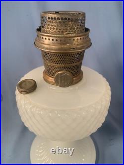 ALADDIN White Quilt pattern Oil Table Lamp Model B-85 B Burner c1937