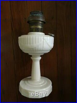 ANTIQUE ALADDIN ALACITE LINCOLN DRAPE OIL LAMP NU-TYPE MODEL B Matching Shade