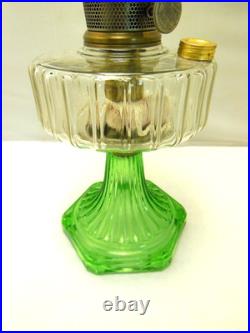 ANTIQUE ALADDIN CLEAR CORINTHIAN OVER URANIUM GREEN OIL LAMP With B BURNER & CHIMN