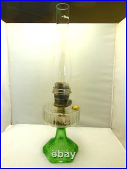 ANTIQUE ALADDIN CLEAR CORINTHIAN OVER URANIUM GREEN OIL LAMP With B BURNER & CHIMN