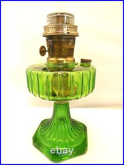 ANTIQUE ALADDIN GREEN BETA CRYSTAL CORINTHIAN OIL LAMP with CHIMNEY & B BURNER
