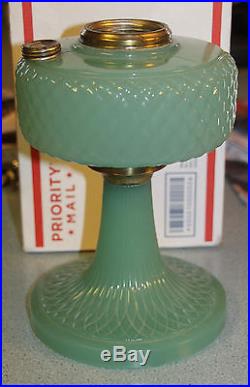 ANTIQUE ALADDIN GREEN MOONSTONE DIAMOND QUILT KEROSENE OIL LAMP