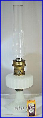 Aladdin 1935 White Moonstone Corinthian Oil Lamp Model B Burner Lox-on chimney
