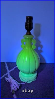 Aladdin 1942 G-256 Alacite Uranium Table Lamp Glows