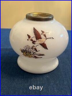 Aladdin 1982 Model 23 Canadian Geese Eddie Bauer American Classic Oil Lamp Font