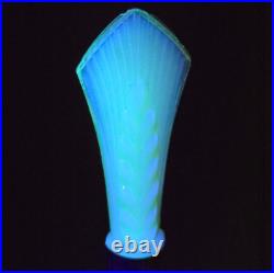 Aladdin Alacite Glass boudoir table lamp, G-252 model, Art Deco Uranium w finial