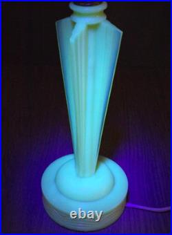Aladdin Alacite Glass boudoir table lamp, G-252 model, Art Deco Uranium w finial