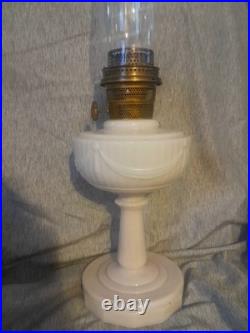 Aladdin Alacite Lincoln Vintage Drape kerosene lamp