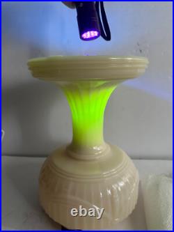 Aladdin Alacite Short Lincoln Drape, Electric 3-Way Light, Flouresces! (2)