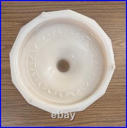 Aladdin Alacite Tall Lincoln Drape Oil Lamp with Model B Burner c. 1942-50s