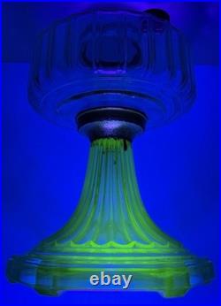 Aladdin B-105 Corinthian Oil Lamp Clear Green Beta Crystal UV Reactive 1936