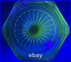 Aladdin B-105 Corinthian Oil Lamp Clear Green Beta Crystal UV Reactive 1936
