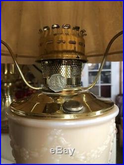 Aladdin Beige Alacite Florentine Kerosene Oil Lamp With Fluted Flocked Shade NICE