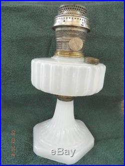 Aladdin Corinthian Model B-114 White Moonstone Oil Lamp In Great Condition