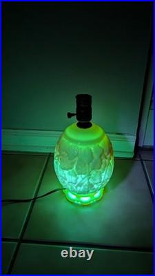 Aladdin G-187 Uranium Glass Alacite Leaf Pattern Lamp UV Reactive Glows 1939