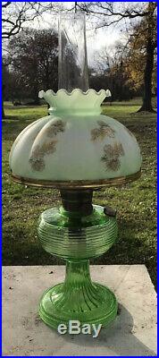 Aladdin Green beehive lamp excellent condition With Shade Model B