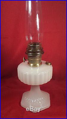 Aladdin Kerosene Model B-110 White Moonstone Corinthian Lamp Excellent Condition