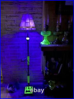 Aladdin Kerosene Oil Lamp Corinthian Vaseline Green Nu-Type Model B Burner Glows