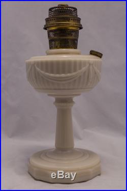 Aladdin Lamp Tall Alacite Lincoln Drape with Nu-Type Model B Burner Suberb