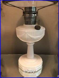 Aladdin Lincoln Drape Alacite Oil Lamp Nu-Type Model B Burner Lock Globe & Shade