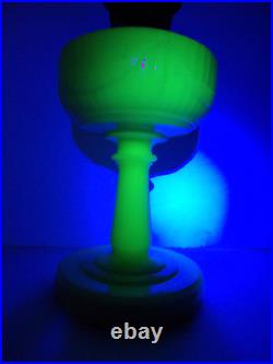 Aladdin Lincoln Drape pattern Tall Alacite Kerosene Lamp Glows under Blacklight