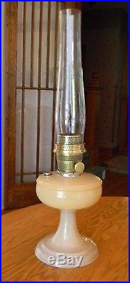 Aladdin Mantel Co Model B Peach Venetian Kerosene Lamp Chicago & Lox On Chimney