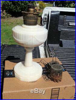 Aladdin Nu Type Model B Lincoln Drape scallop foot kerosene lamp