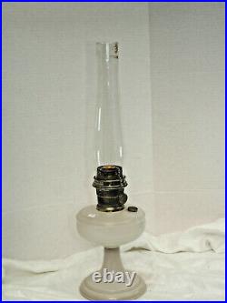 Aladdin Oil Lamp 1948 Ivory Alacite glass Simplicity A Burner lox-on chimney