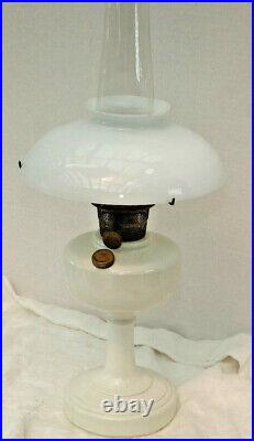 Aladdin Oil Lamp 1948 white glass Simplicity B Burner lox-on chimney white shade