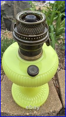 Aladdin Yellow Vertique Uranium Kerosene Lamp