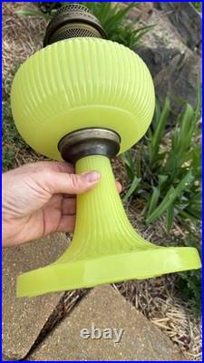 Aladdin Yellow Vertique Uranium Kerosene Lamp
