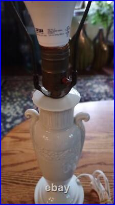 Antique 1940s Aladdin Alacite table lamp distinctive milk glass body 20.5 tall