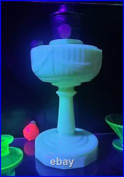 Antique Aladdin Alacite'Lincoln Drape' Pale Pink Custard Kerosene Lamp 13 GLOW