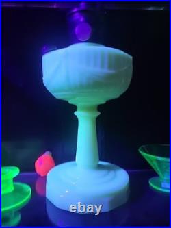 Antique Aladdin Alacite'Lincoln Drape' Pale Pink Custard Kerosene Lamp 13 GLOW