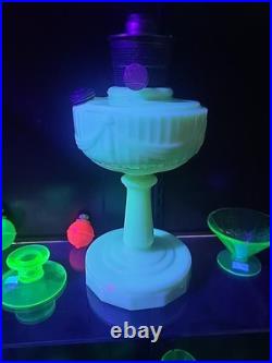 Antique Aladdin Alacite'Lincoln Drape' Pale Pink Custard Kerosene Lamp 13 GLOW