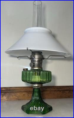 Antique Aladdin Green Beta Crystal Corinthian Oil Lamp 1935-1936 With Shade