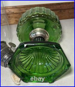 Antique Aladdin Green Beta Crystal Corinthian Oil Lamp 1935-1936 With Shade