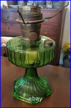 Antique Aladdin Green Corinthian Kerosene Oil Lamp Nu-Type D Burner